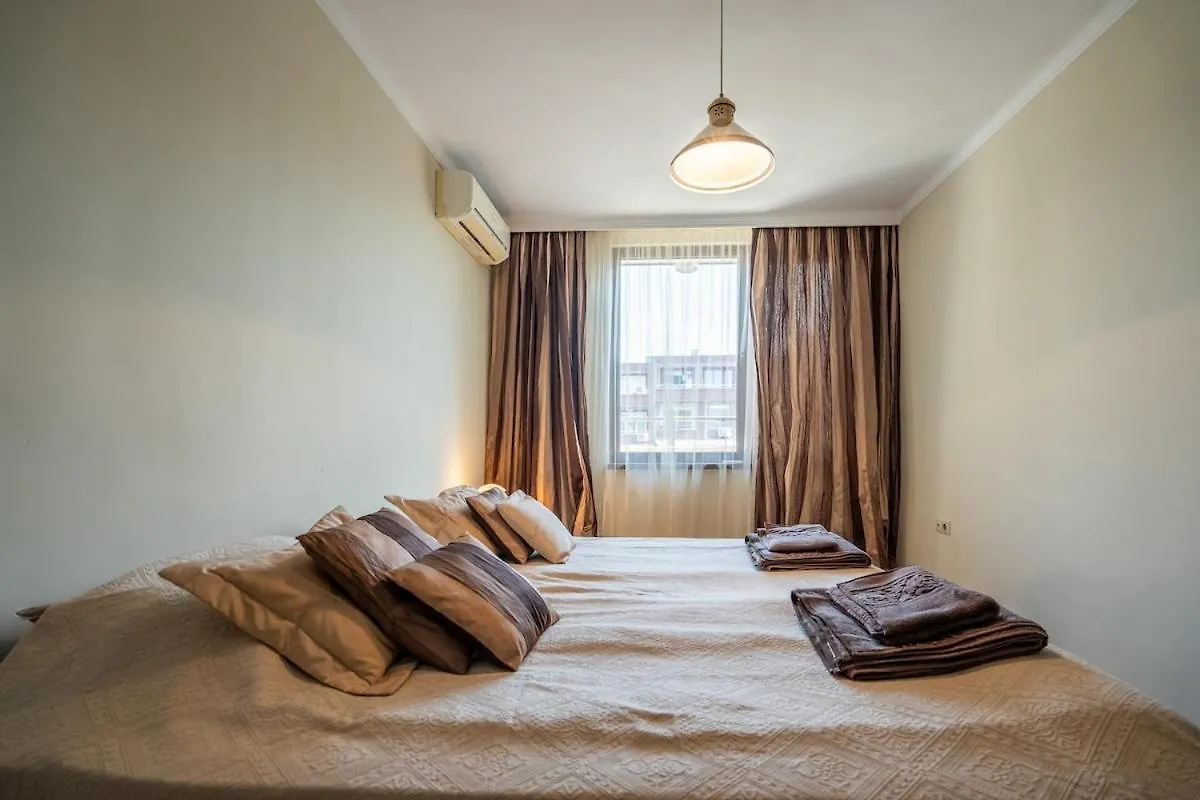 Elegant Aristocratic 2 Bdrm Flat, Top Location Sofia 0*,